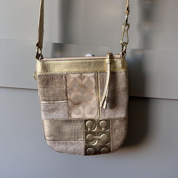 Coach Patchwork Crossbody Bag Womens Gold Metallic Signature Swingpack 42883 - Picture 1 of 15